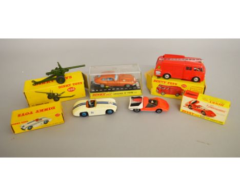 Five boxed Dinky Toys diecast models, 131 Jaguar 'E' type, 133 Cunningham, 202 Fiat Abarth 2000, 259 Fire Engine and 692 5.5 