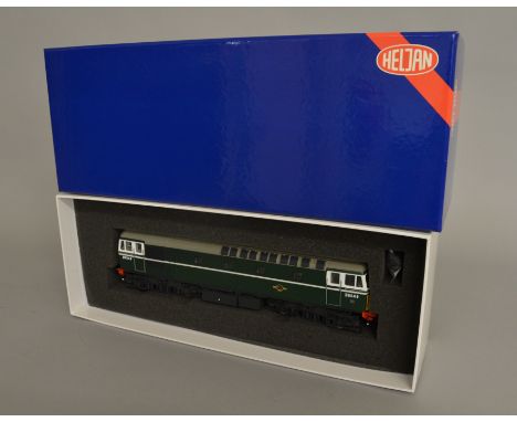 O gauge, Heljan 33901 Class 33 BR green with yellow panel 'D6548' diesel locomotive, professionally repainted with clean fini