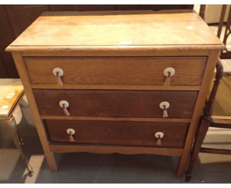 Oak chest of three drawers with Art Deco handles 76 x 43 x 75 cm 