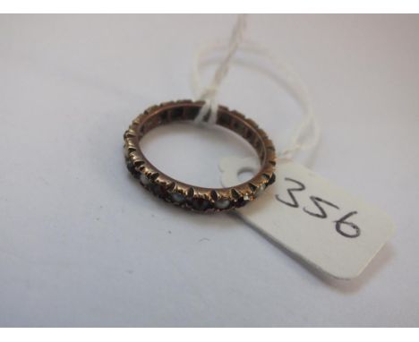 9ct pearl and garnet ring approx size K    