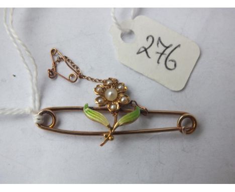 An attractive 15ct gold pearl and enamel flower brooch   2.6g inc        