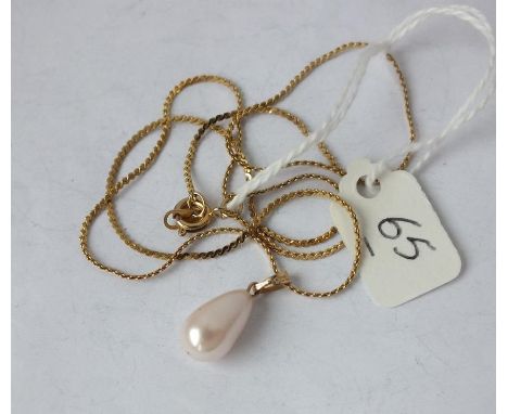 Attractive 9ct pear shaped pearl pendant on chain   