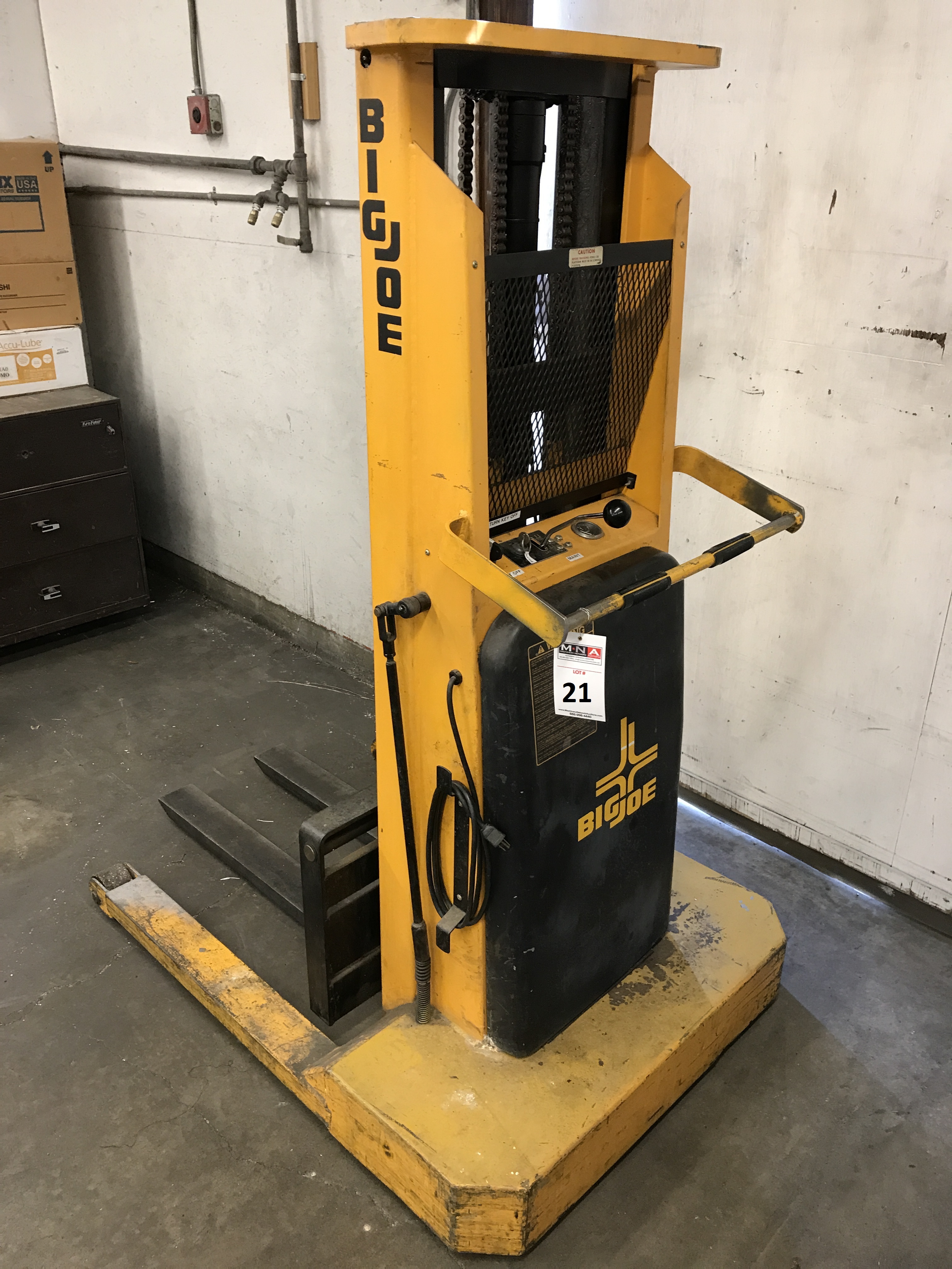 Big Joe Electric Fork Lift; Model 2024T9; 1 Ton Capacity; Battery