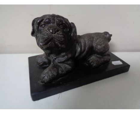 A bronze figure of a Pekingese on black marble plinth 