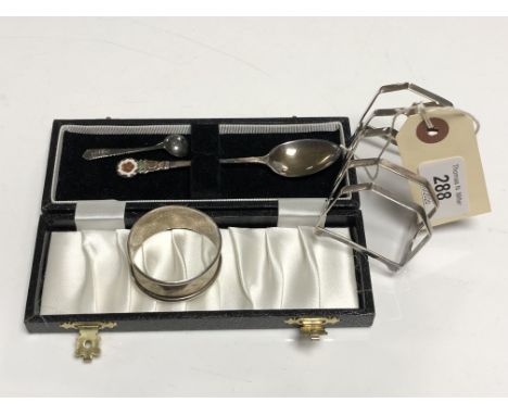 A small silver toast rack, silver napkin ring, enamelled topped spoon and salt spoon 