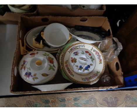 A tray of Royal Worcester Evesham dinner ware, plates etc 