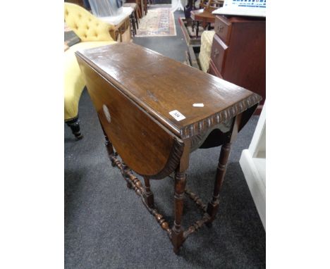 An Edwardian gate leg table 