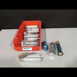 LARYNGOSCOPE HANDLES