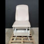 UMF 4070 POWER EXAM TABLE WITH FOOTSWITCH