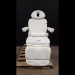 SKINACT AESTHETIC CHAIR WITH STOOL