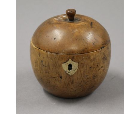 A fruit tea caddy. 11.5 cm high.