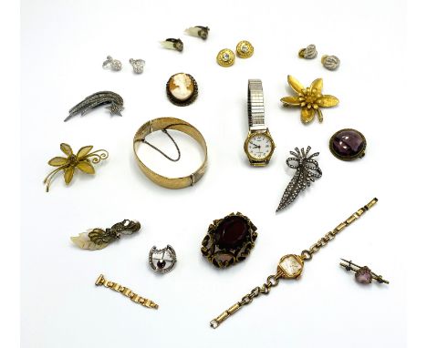 A quantity of costume jewellery to include nine brooches; a cameo brooch; a silver bangle and other items. Estimate: £40-60