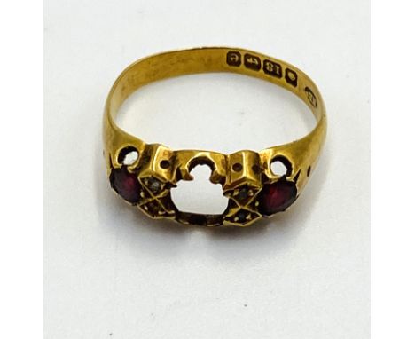 18ct gold, diamond and ruby ring, centre stone missing, 2.4g. Estimate: £100-120