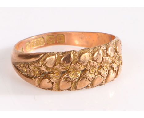 9 carat gold ring, with foliate cast head, ring size R, 3.9g