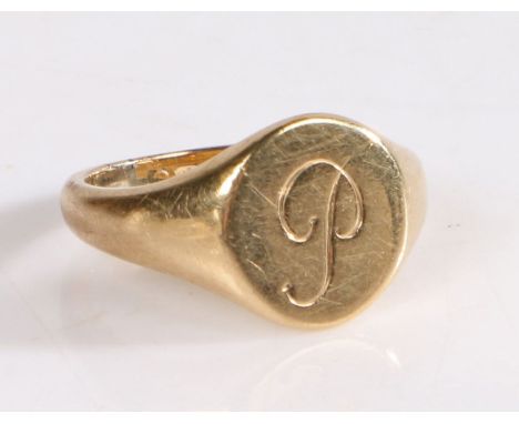9 carat gold signet ring, the head initialled P, ring size G1/2, 4g
