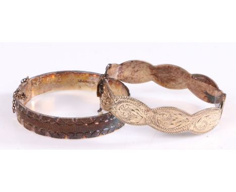 Silver bangle together with a silver bracelet, weight 62.6 grams&nbsp;