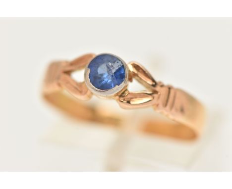 A 22CT GEM SET RING, a circular cut blue stone, bezel set in yellow gold, leading on to bifurcated shoulders, hallmarked 22ct