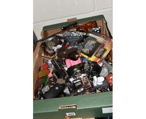 A BOX OF COLLECTABLE NOVELTY LIGHTERS to include a Harrods QE2 ship lighter, a large quantity of novelty lighters to include 