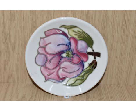 A MOORCROFT POTTERY MAGNOLIA TRINKET DISH, tube lined in pink Magnolia pattern on a cream ground, impressed and painted marks