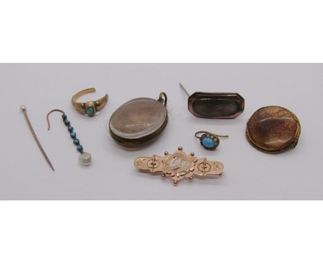 Mixed collection of antique yellow metal jewellery to include an Edwardian 9ct brooch, 9ct turquoise ring (af), goldstone bro