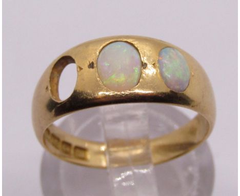 Edwardian 18ct cabochon opal ring, size N, 3.8g (af) 