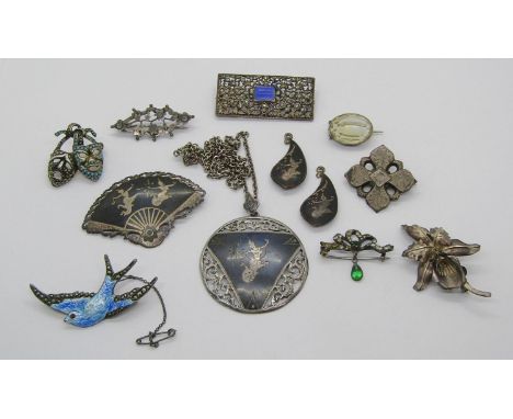 Collection of silver jewellery to include a swallow brooch with blue enamel and marcasite decoration, a further brooch depict