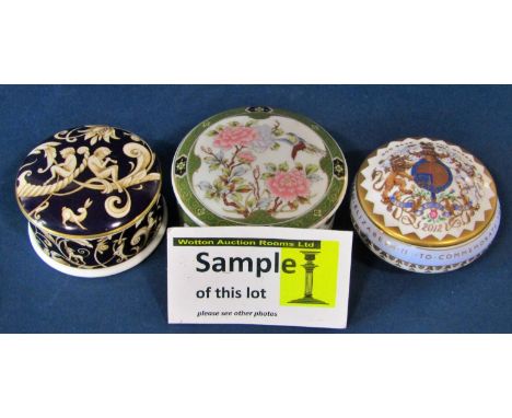 Mixed collection of decorative enamel and other patch and pill boxes to include Halcyon Days examples in the Bilston and Batt