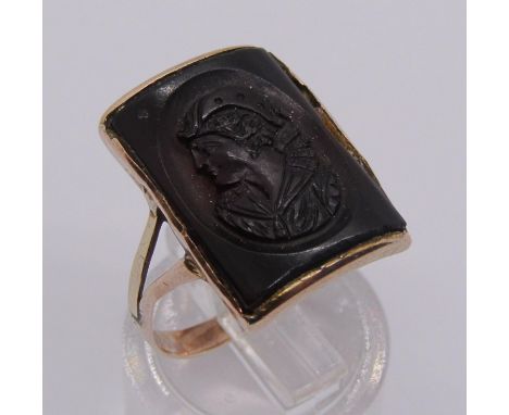 Antique yellow metal onyx cameo ring depicting a soldier, size Q, 3g 