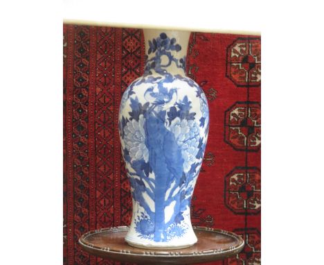 BLUE AND WHITE HIGHLY DECORATIVE ORIENTAL CERAMIC TABLE LAMP AND SHADE 