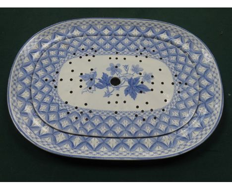 SPODE BLUE AND WHITE FLORAL ASHETTE WITH MATCHING DRAINING TRAY 