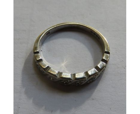 18ct WHITE GOLD DRESS RING WITH CLEAR STONES 