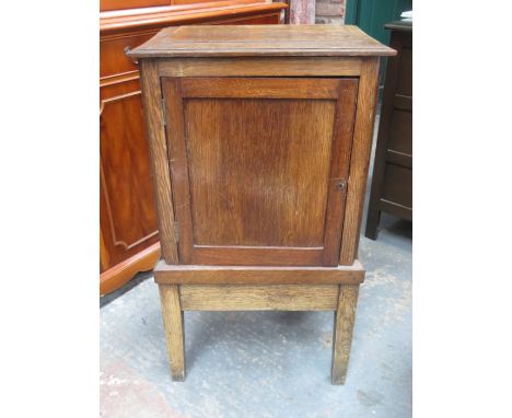 SMALL OAK SINGLE DOOR CABINET (EX GRAMAPHONE CABINET) 