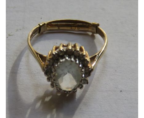 9ct GOLD DRESS RING SET WITH CLEAR STONES 