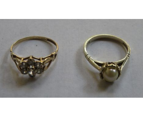 9ct GOLD DRESS RING + PEARL TYPE RING