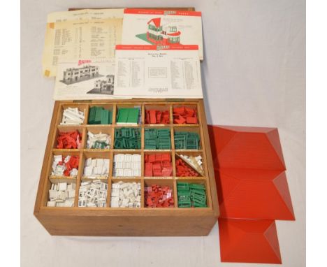 1950s Bayko construction set containing bricks windows, balustrades, end bricks, roof parts etc, in a wooden box 