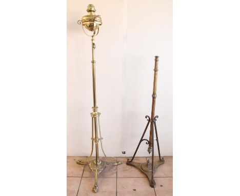 Early C20th telescopic brass oil lamp on tripod base with stylised shell feet with embossed baroque decoration, fully extende