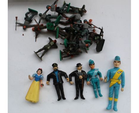 Collection of various puppet incl. Thunderbirds, Captain Scarlet and Tin-Tin, large collection of plastic British toy soldier