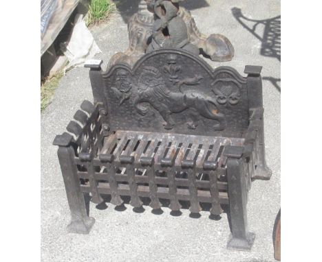 Cast iron fire grate with ornate back depicting a lion rose and thistle, W26cm H44cm 