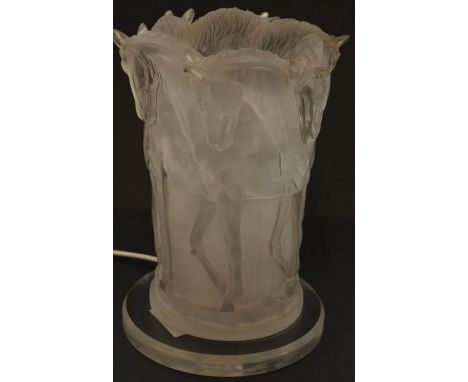 Art Deco style resin frosted table lamp in a moulded symmetrical horse design, H31cm 