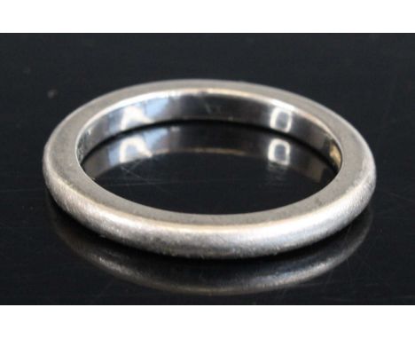 A platinum wedding band, 5.4g, size K