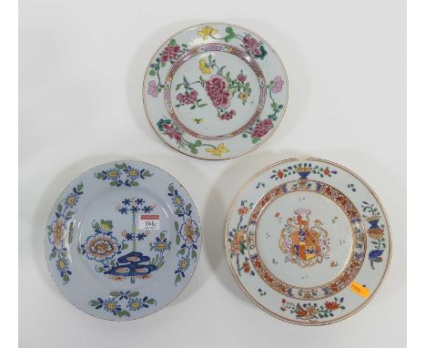 An English delftware plate, probably Richard Frank of Redcliff Back, Bristol, circa 1755, decorated with flowers, dia.23cm; t