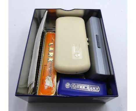 A collection of vintage harmonicas, to include a Hohner Comet