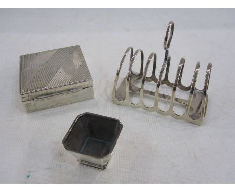 Silver six-division toast rack, Sheffield 1915, a silver salt and an engine-turned cigarette case (not silver) (3) 