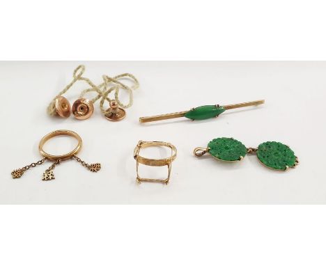 Gold bar brooch set with oval jade plaque, marked 15ct, a gold-coloured pendant set with two pierced jade discs (pieces missi