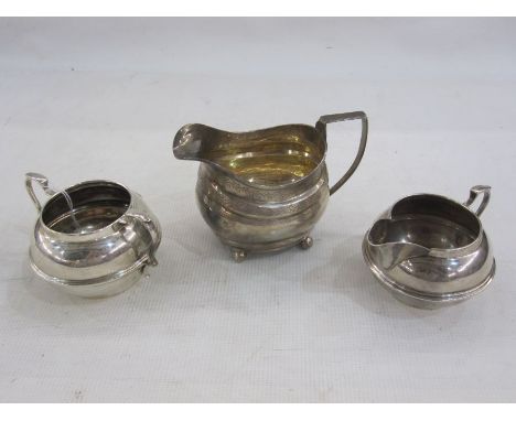 Silver two handled sugar bowl and cream jug by Charles Boyton &amp; Son Ltd, London 1922, each of circular form with central 