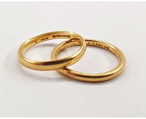 Two 22ct gold wedding rings (finger sizes K and L1/2), total weight approx. 5g (2) 