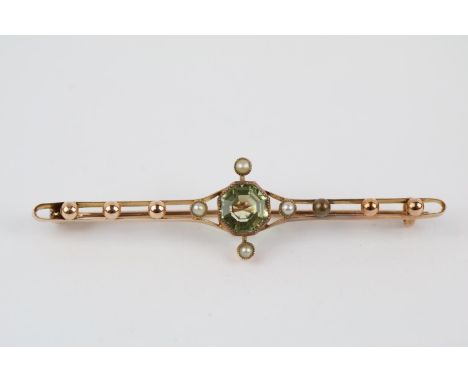 Ladies 9ct Gold Peridot and Seed pearl bar brooch 2.8g total weight 