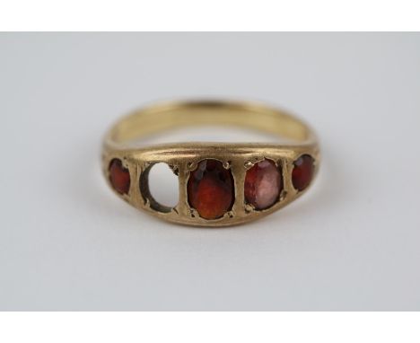 Ladies Yellow gold Ruby set ring Size Q. 3.3g total weight 
