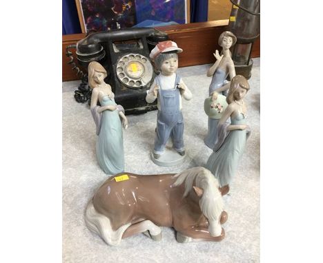 Quantity of Lladro figures