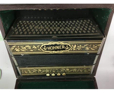 A cased Hohner accordion. NO RESERVE